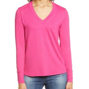 NWT  Bobeau V-Neck Butter Top in Fuchsia